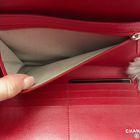 Authentic Chanel caviar red clutch / wallet in pristine condition. - Picture 6 of 11